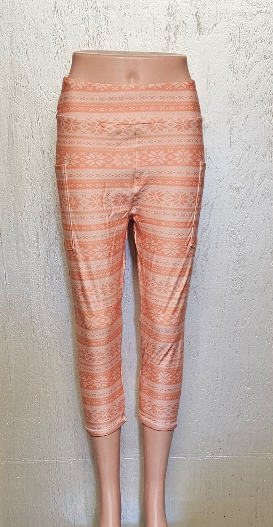 Pixels In Peach capris with pockets