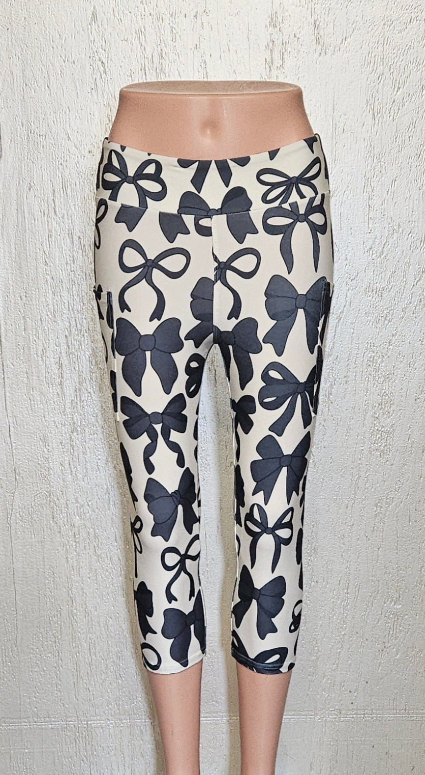 Black & Cream Bows capris with pockets