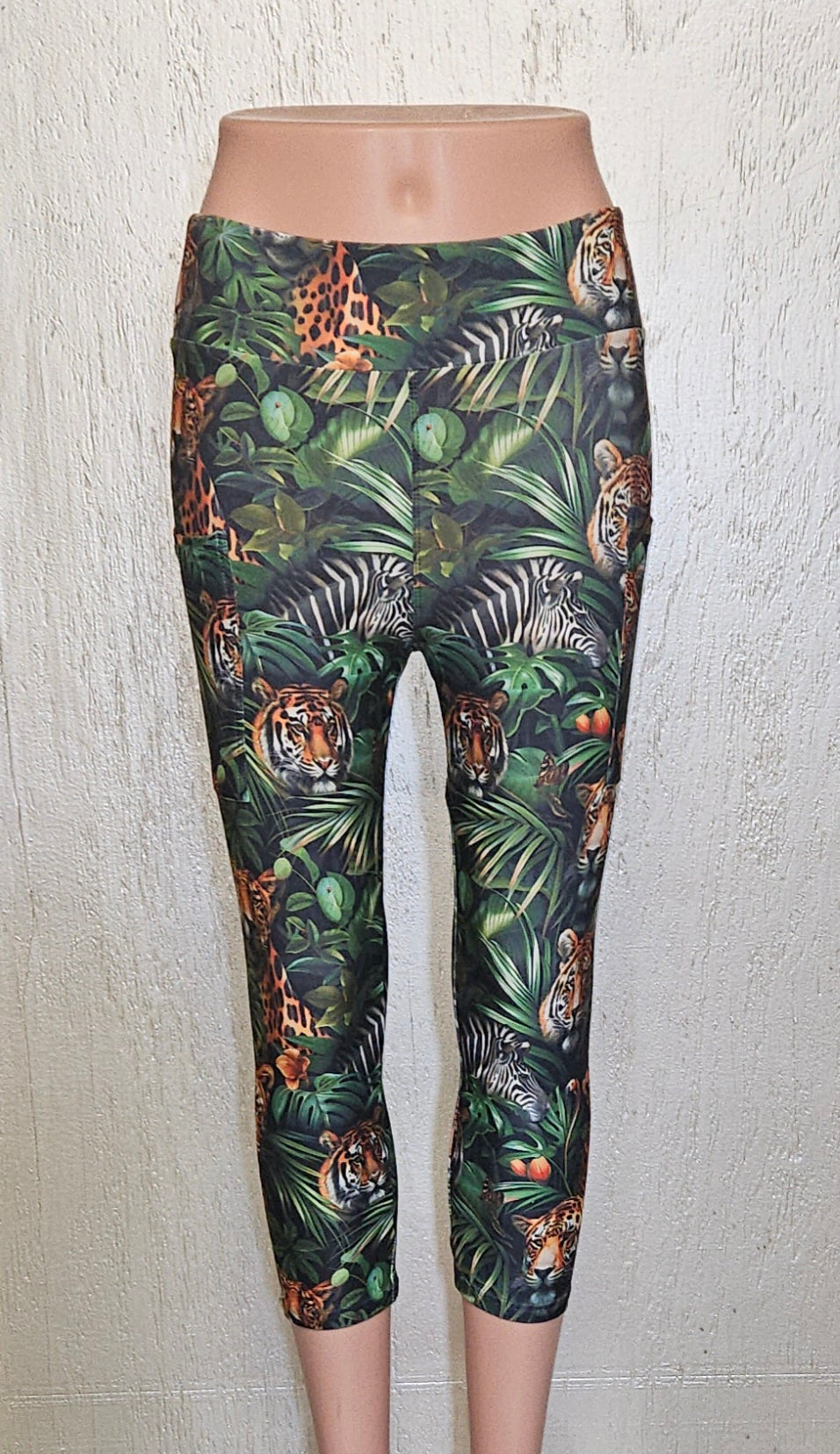Animal Paradise capris with pockets
