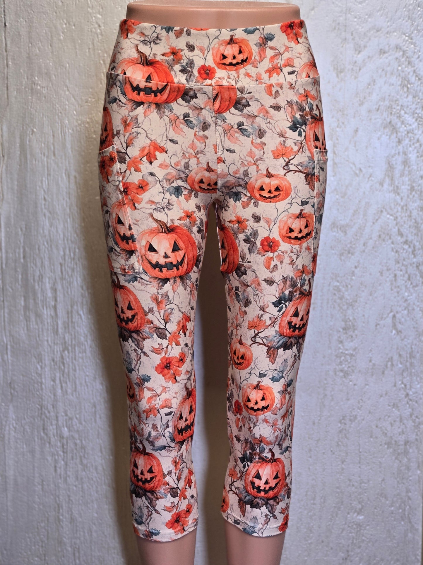 Vintage pumpkins capris with pocketss