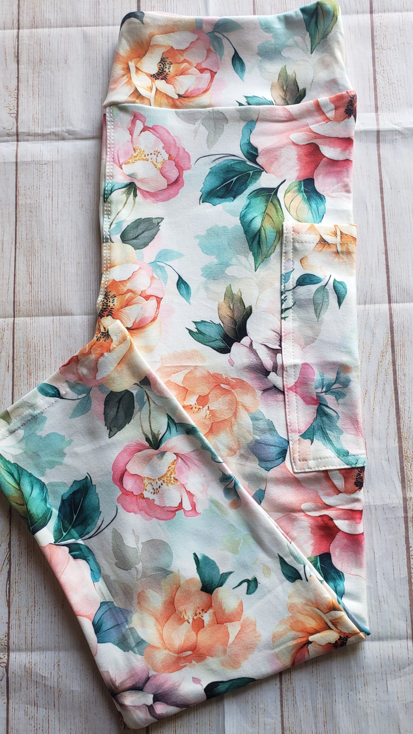 Watercolored Florals capris with pockets