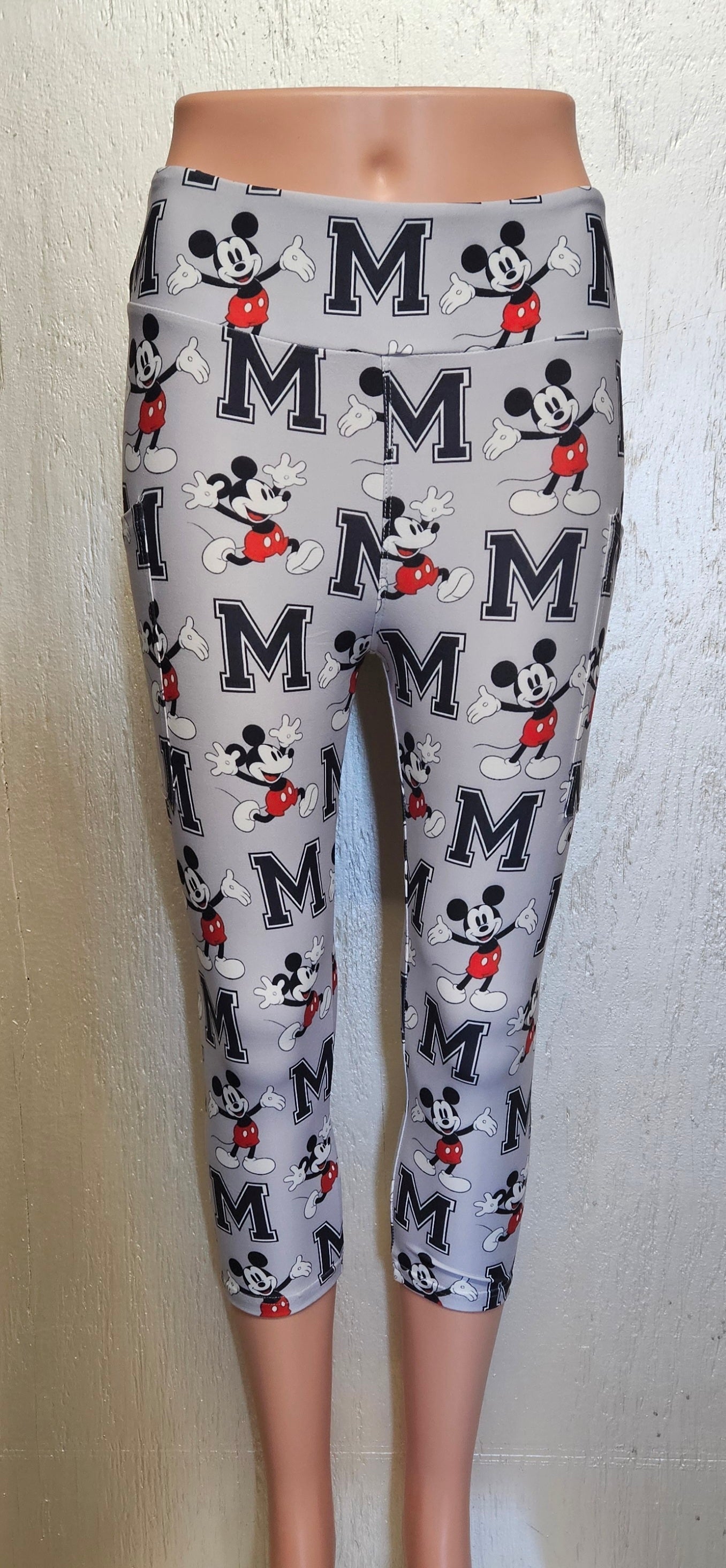 Bonus Mouse capris with pockets