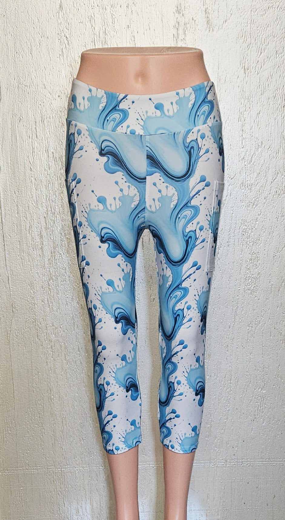 Blue Fluid capris with pockets