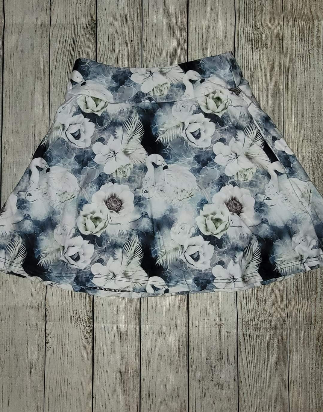 Roses and Swan Skorts